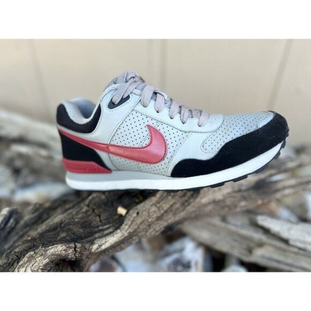 Nike Air Force Running Shoes Men's Size 9 Gray Red Color way EUC
